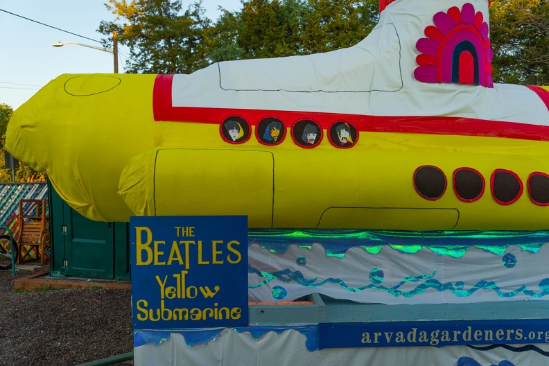 AHF Parade - Yellow Submarine (2).jpg